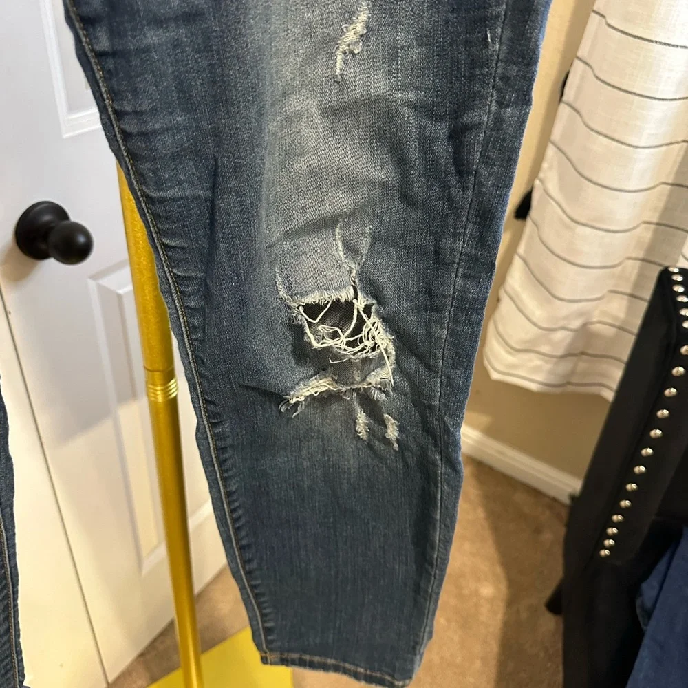 Judy Blue Light Blue relaxed Distressed Boyfriend cropped Jeans size 13 juniors - Picture 4 of 9